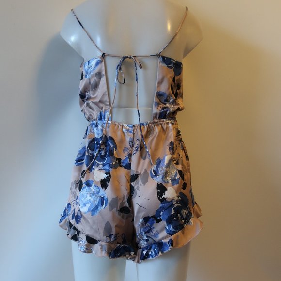 NBD BLUSH BLUE BLACK FLORAL SHORT ROMPER XS * - Picture 8 of 10